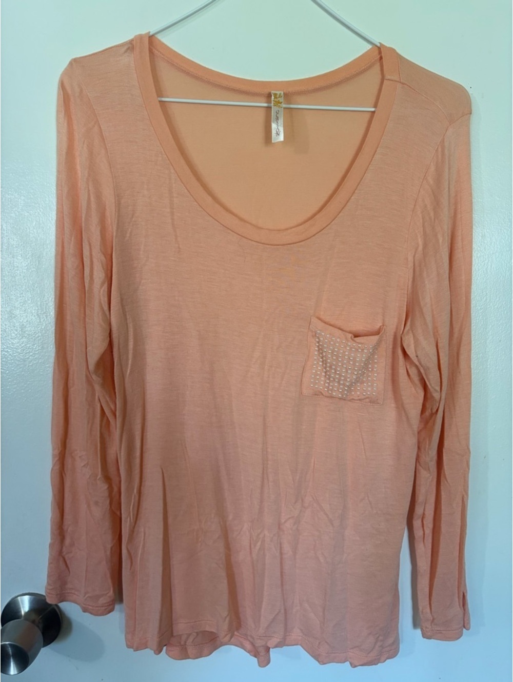 Juniors Large  Peach Long-Sleeve Scoop Neck Top with Pocket Tote1